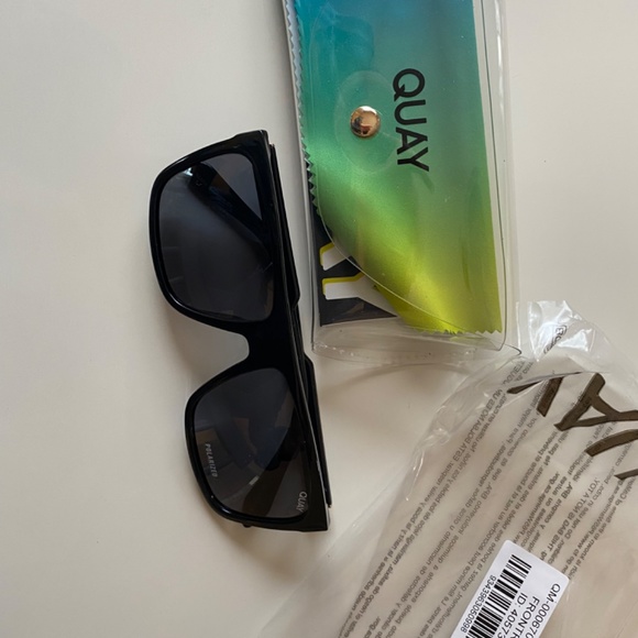 Men’s Quay Frontrunner Blk / Smoke Polarized Sunglasses - Picture 4 of 5